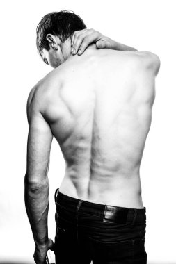 Yakışıklı genç adam.