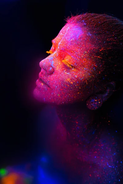 Красиві Голі дівчата з блиском і родзинок на обличчя і тіла. Портрет