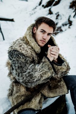 kürk ceket adam