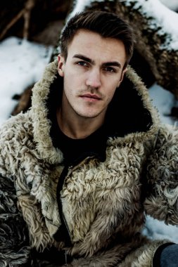 kürk ceket adam