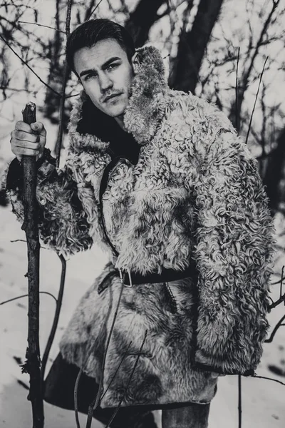 Άνθρωπος στο γούνινο παλτό — Φωτογραφία Αρχείου