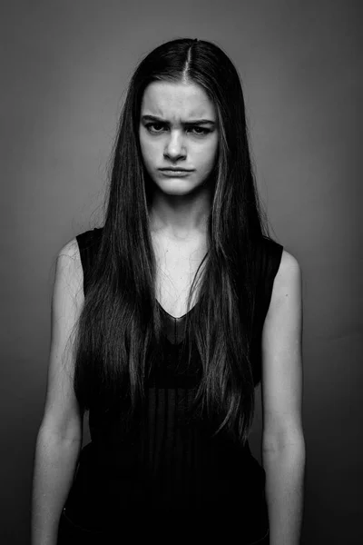 Menina fazendo cara engraçada — Fotografia de Stock