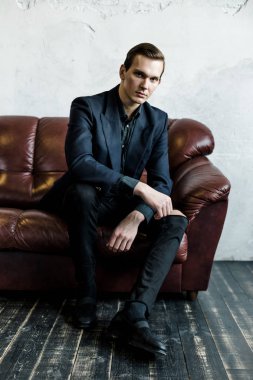 şık genç adam