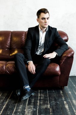 şık genç adam