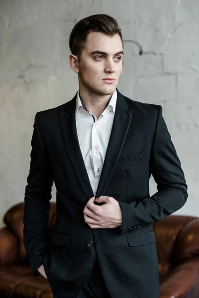Homem bonito em formalwear — Fotografia de Stock