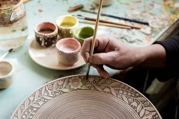 Artiste peinture poterie — Photo