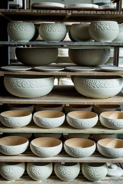 Глиняні вироби в кераміці — стокове фото