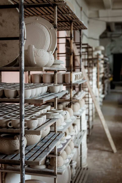 Глиняні вироби в кераміці — стокове фото