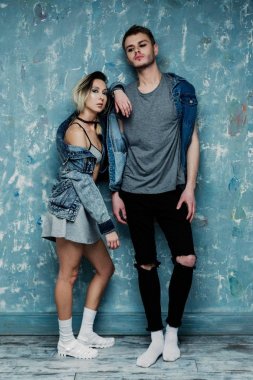 iki rahat kıyafetler içinde