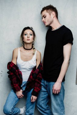 iki rahat kıyafetler içinde