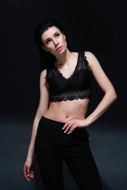 Dantelli sütyen şehvetli kadın 