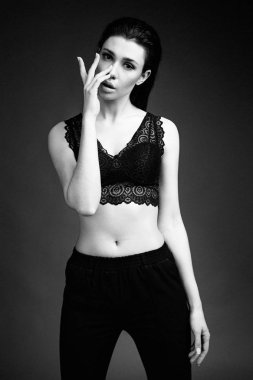 Dantelli sütyen şehvetli kadın