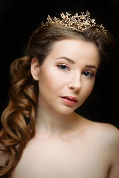 Woman in elegant diadem — Stock Photo, Image