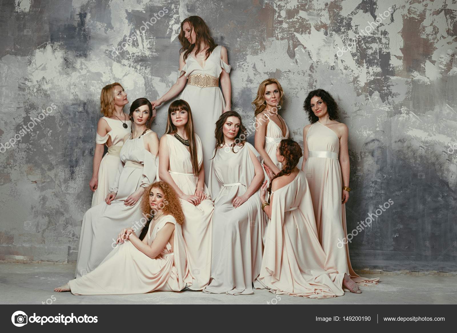 Pictures : ancient greek clothing | Women in ancient greek style ...
