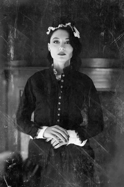 Nő a vintage ruha, vonat — Stock Fotó