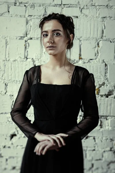 Mujer en vestido elegante — Foto de Stock