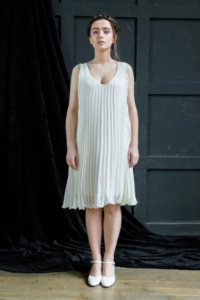 Γυναίκα σε κομψό φόρεμα — Φωτογραφία Αρχείου
