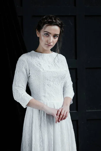 Nő, fehér vintage ruha — Stock Fotó