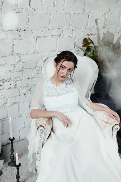 Donna in abito da sposa — Foto Stock