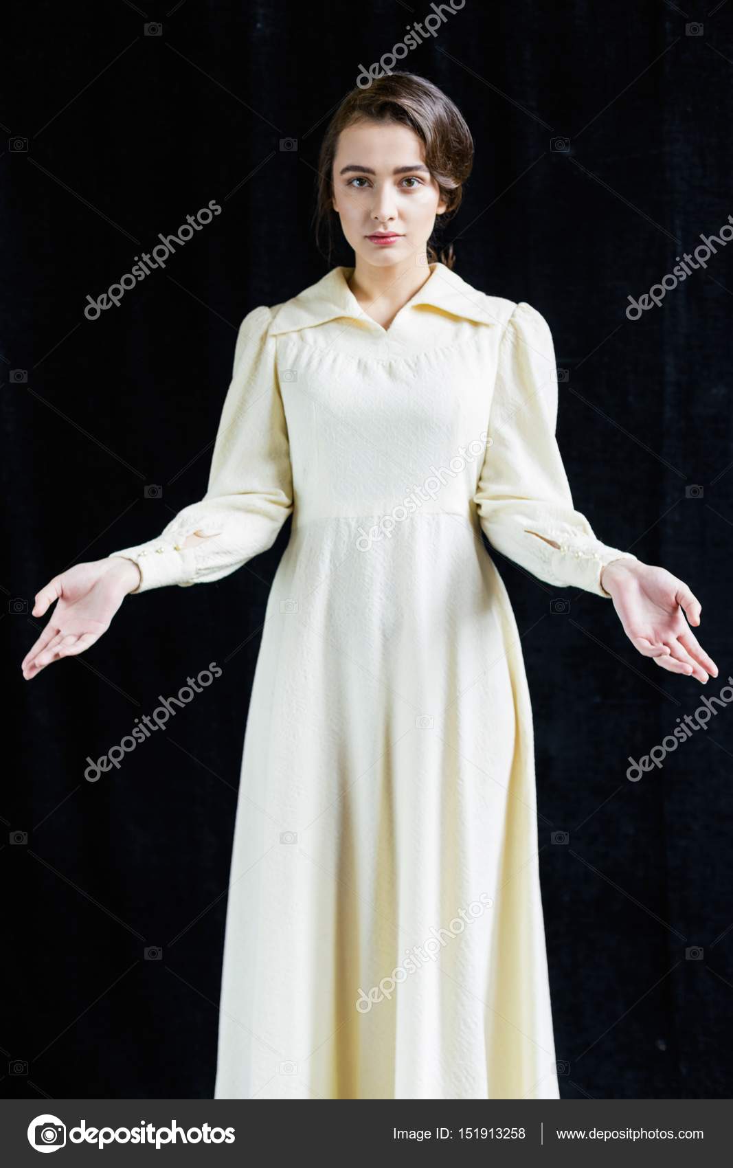 Kvinne i gammeldags kjole – stockfoto © smmartynenko #151913258