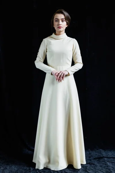Kobieta w starym stylu sukienka — Zdjęcie stockowe