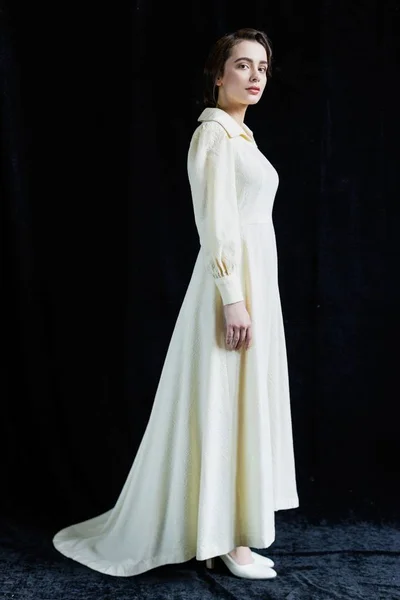 Kobieta w starym stylu sukienka — Zdjęcie stockowe