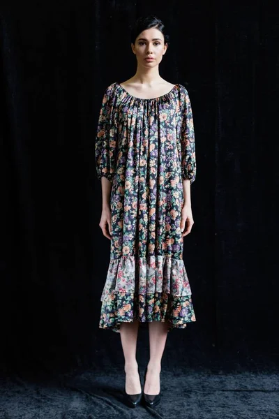 오래 된 구식 드레스 여자 — 스톡 사진