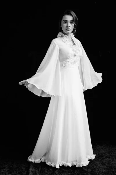 Kobieta w sukience vintage — Zdjęcie stockowe