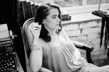 Kadın Holding bardak viski