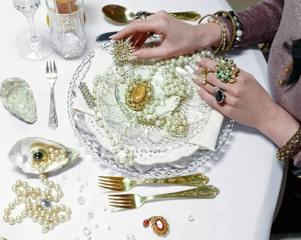 dinner plate with pearl necklaces