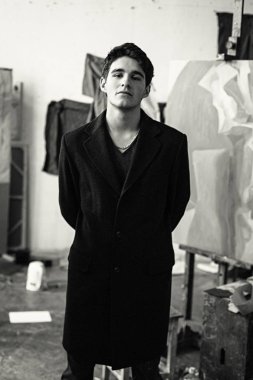 Eller arkasına adamla