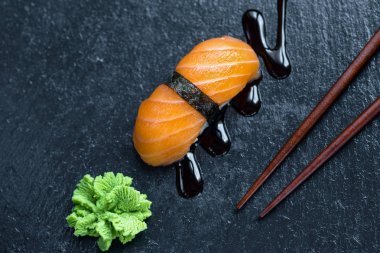 nigiri somon suşi 