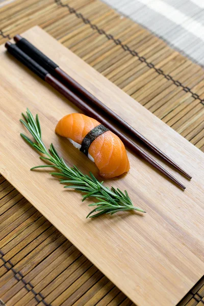 Sushi de salmón nigiri — Foto de Stock