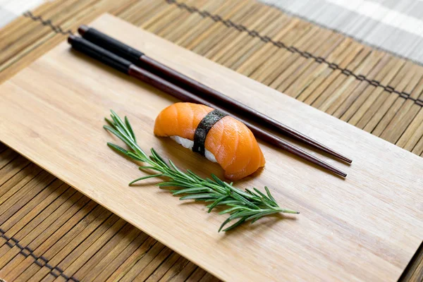 Sushi de salmón nigiri — Foto de Stock