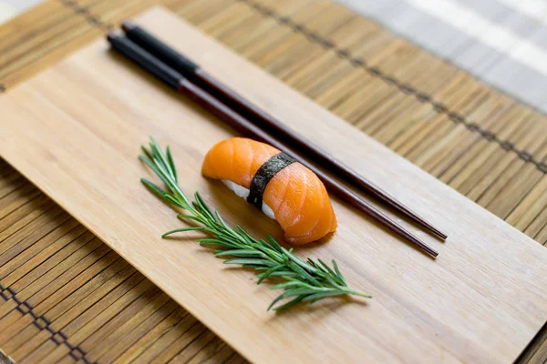 Sushi de salmón nigiri — Foto de Stock