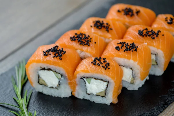 Maki sushi rolls with salmon — Stock Photo, Image