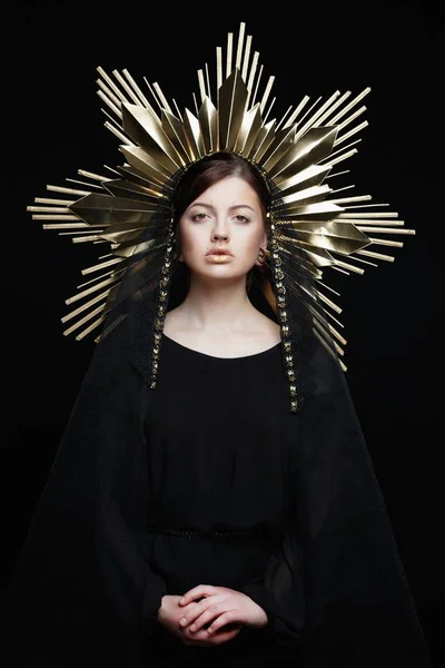 Altın headdres kadında — Stok fotoğraf
