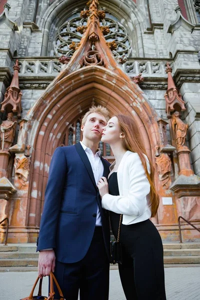 Hermosa pareja joven —  Fotos de Stock