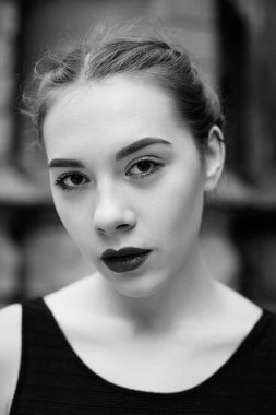 Çekici bir kadının portresi