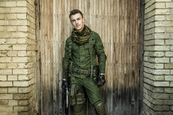 Військовий солдат з рушницею — стокове фото