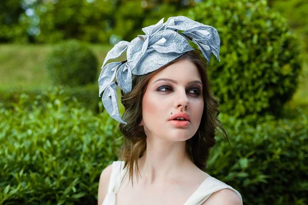 Žena v elegantní čepice — Stock fotografie