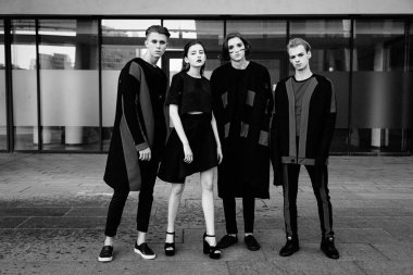 dört şık gençler