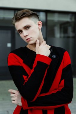 şık genç adam