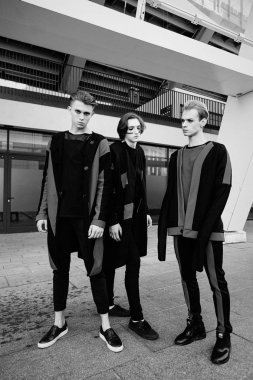 Üç genç adam 