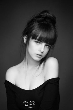 Çekici bir kadının portresi