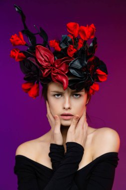 çiçek headdress kadında