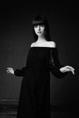 şık elbiseli kadın