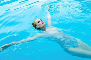  kadın smimming Havuzu