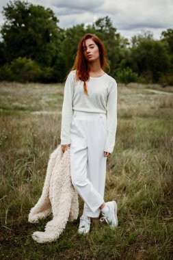 açık havada poz kadın 