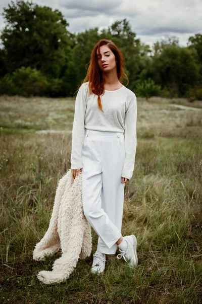 açık havada poz kadın 